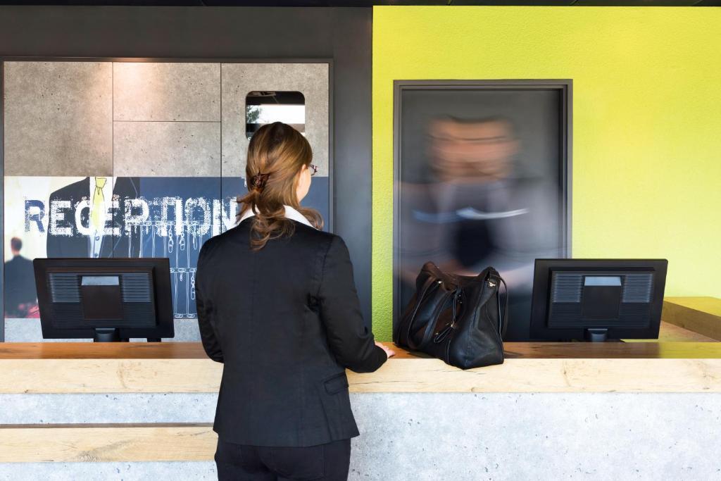 Ibis Budget Orly Chevilly Tram 7 Vitry-sur-Seine Exterior foto